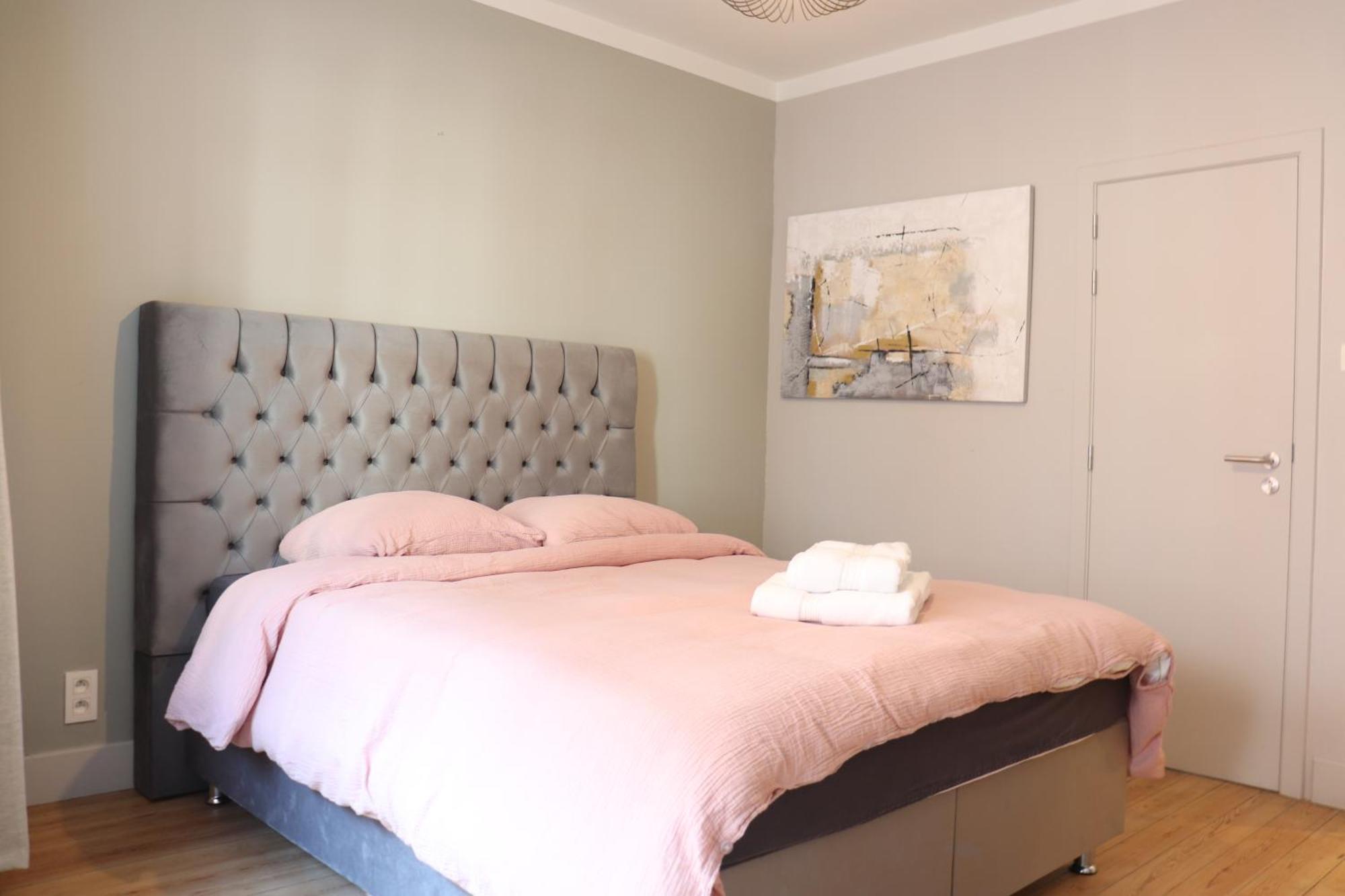 Charming In Center Ii Apartment Gent